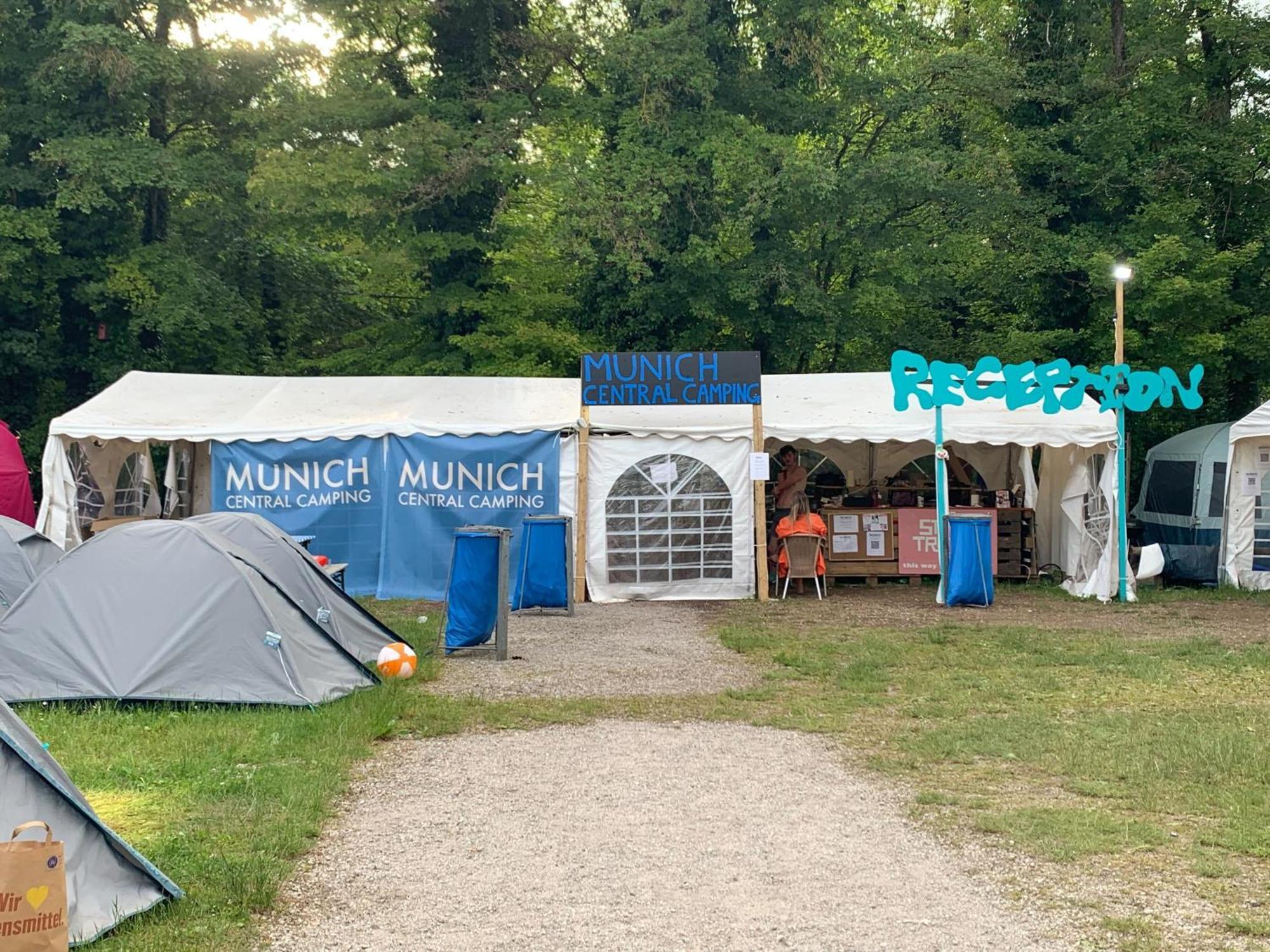 Oktoberfest On A Budget Munich Munique Exterior foto